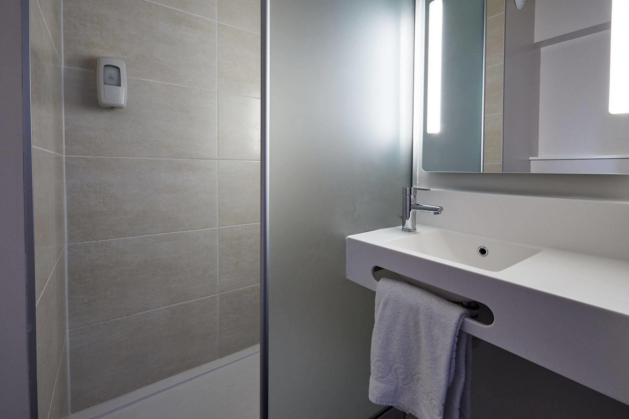 B&B Hotel Morlaix Saint-Martin-des-Champs  Bagian luar foto